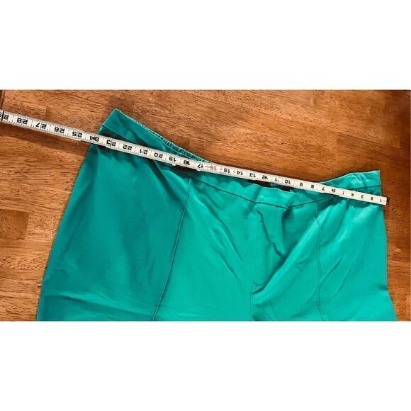 Isaac Mizrahi Live Green Bermuda Shorts WOmens Size 28WP - Picture 4 of 11